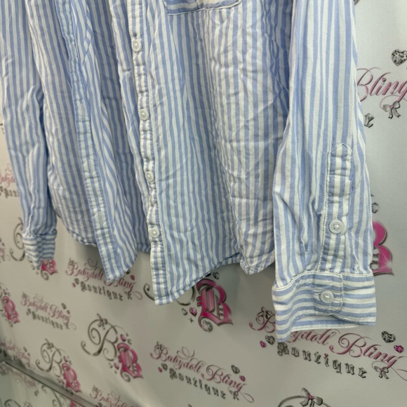 beachlunchlounge long sleeve button up Light Blue and White Striped Shirt - Picture 3 of 12